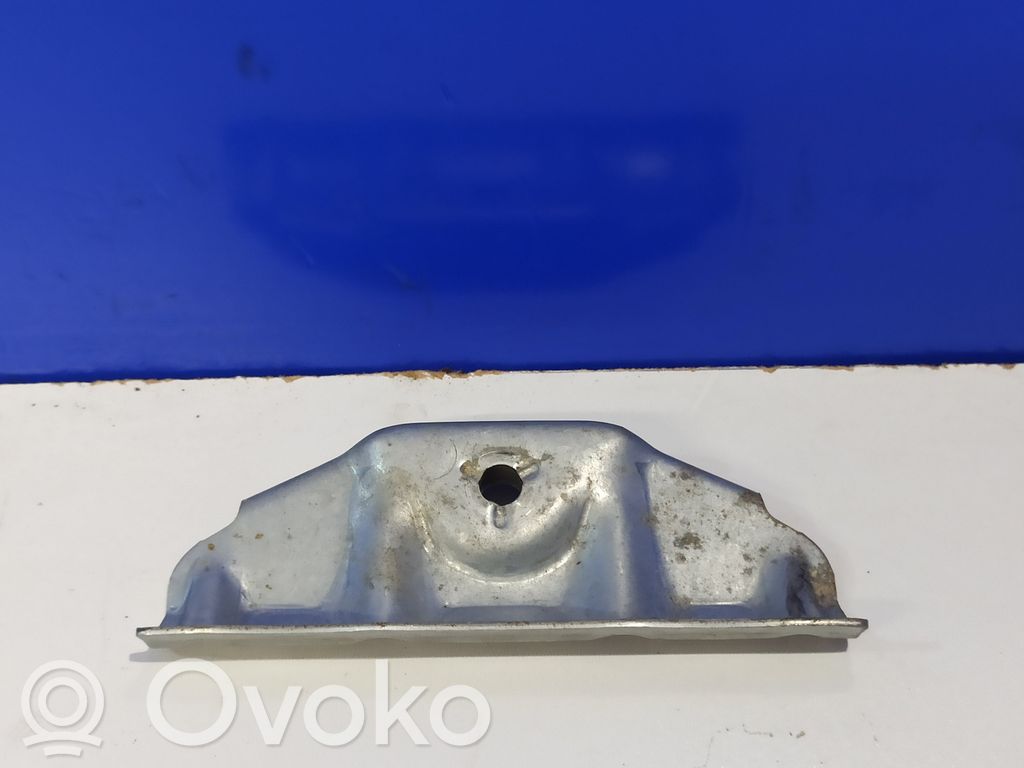 Volvo XC90 Akun kiinnike 