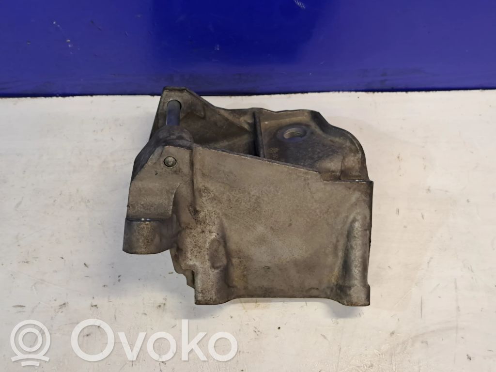 Volvo S60 Moottorin kiinnikekorvake (käytetyt) 