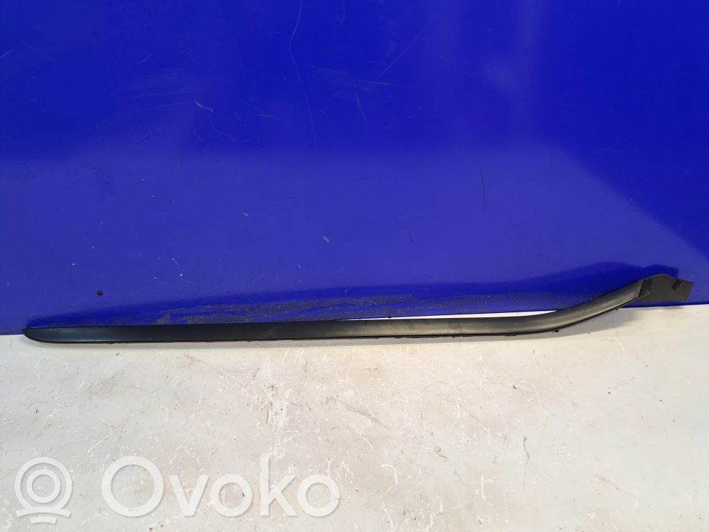 Windshield trim   74R,RIGHTVERTICALTRIM