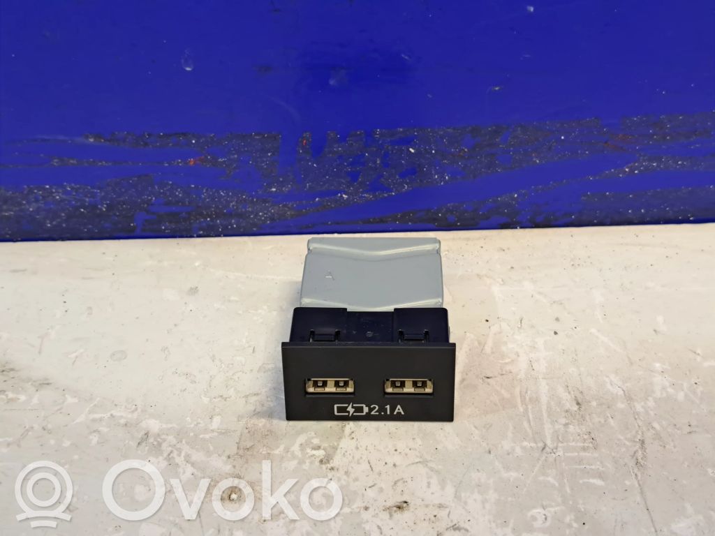 Enchufe conector USB   8553250030