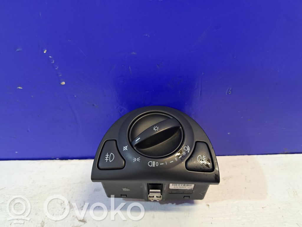 Light switch   12774377