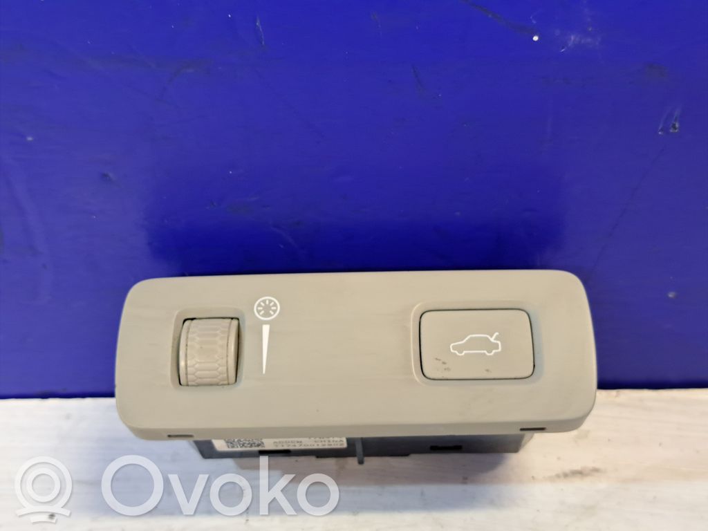 Volvo XC60 Tailgate/boot open switch button 
