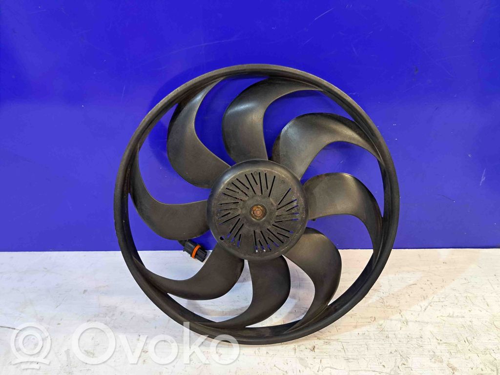 Volvo XC70 Radiator cooling fan shroud 