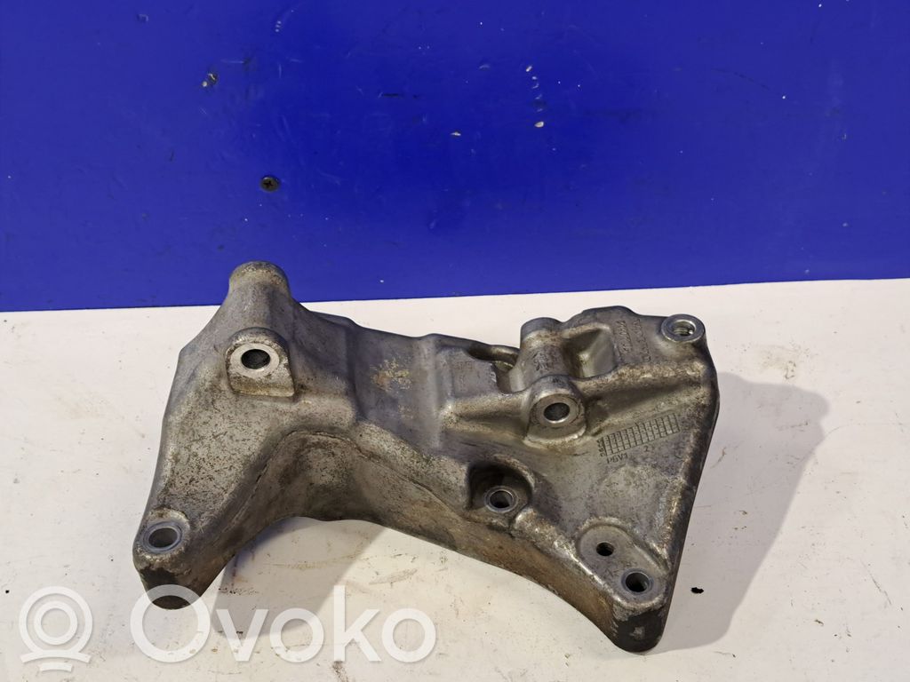 Volvo S60 Generator/alternator bracket 