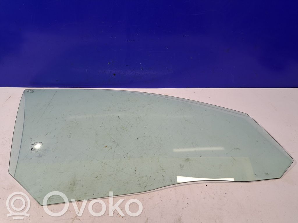Volvo XC70 Front door window glass four-door 