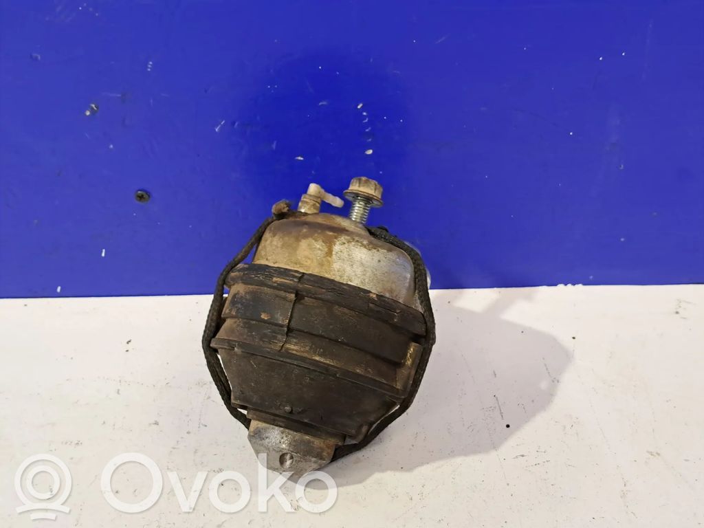 Volvo XC90 Engine mount bracket 