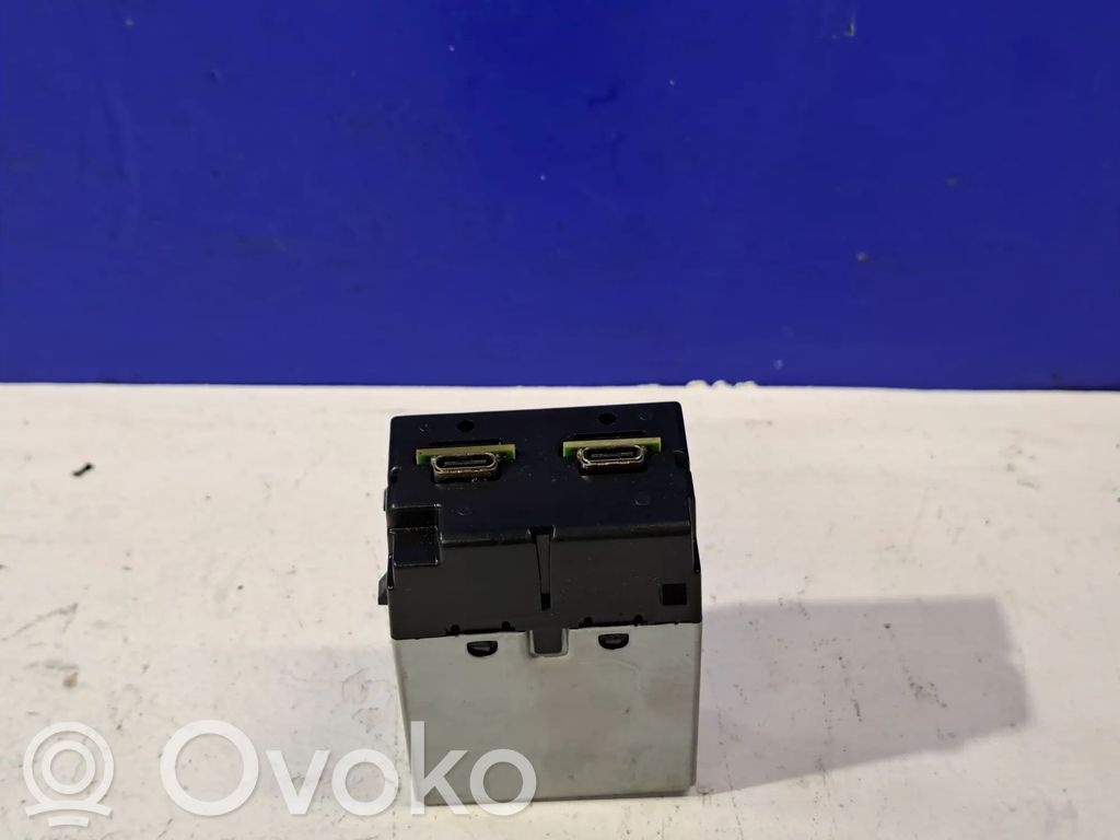 USB socket connector   31682676,P31682676