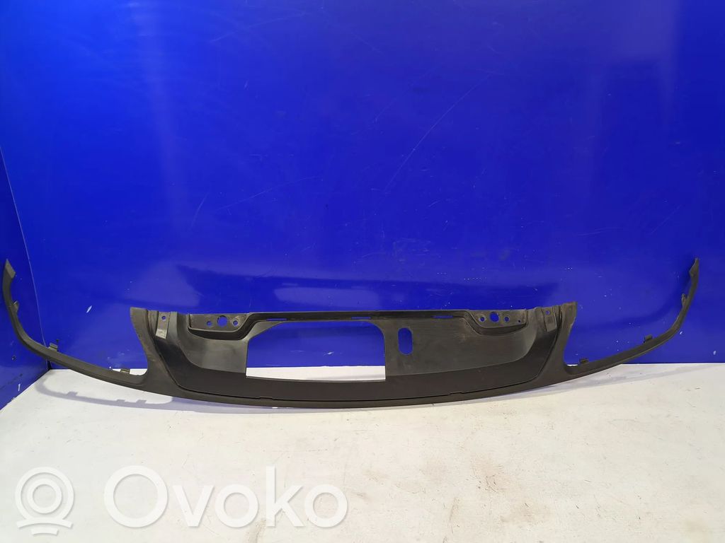 Volvo XC40 Moldura inferior del parachoques trasero 