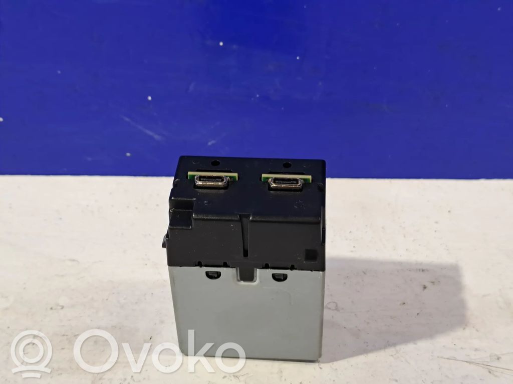 USB-pistokeliitin   31682676