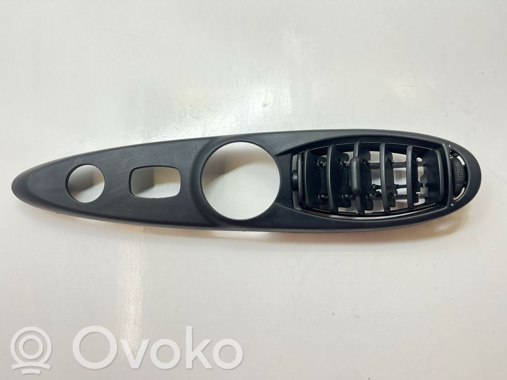 Peugeot 807 Centrālais gaisa ventilācijas režģis 