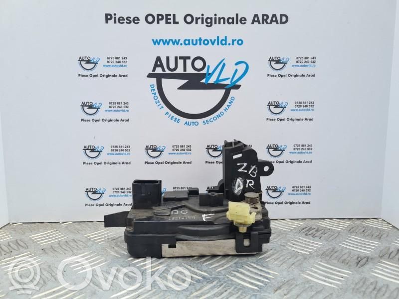 Opel Zafira B Priekšpusē slēdzene 