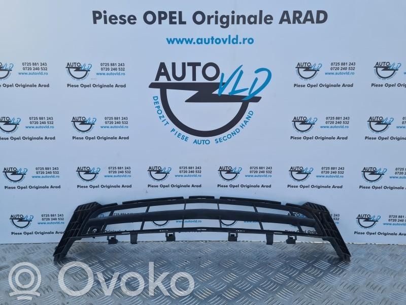 Opel Insignia A Etupuskurin alempi jäähdytinsäleikkö 