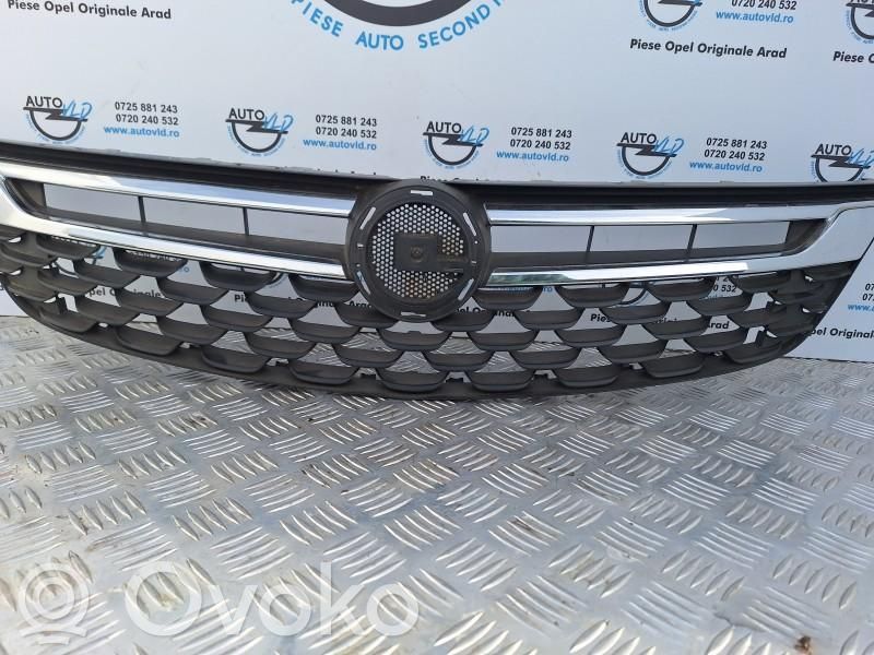 Opel Astra K Maskownica / Grill / Atrapa górna chłodnicy 