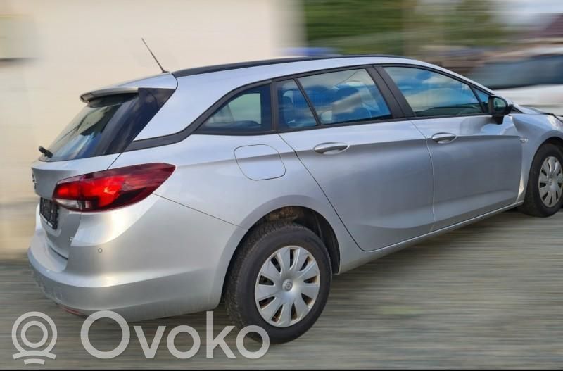 Opel Astra K Priekinės durys 