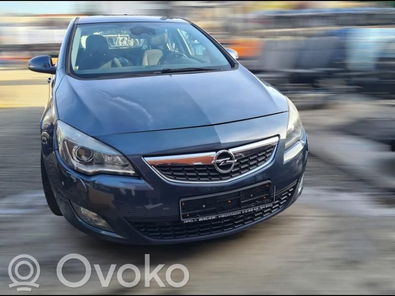 Opel Astra J Крыло 