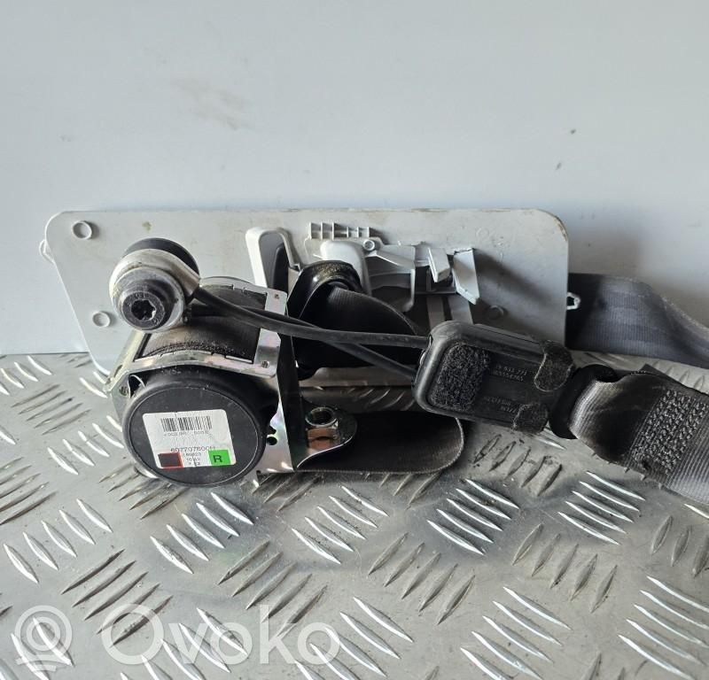 Opel Corsa D Cinturón delantero 
