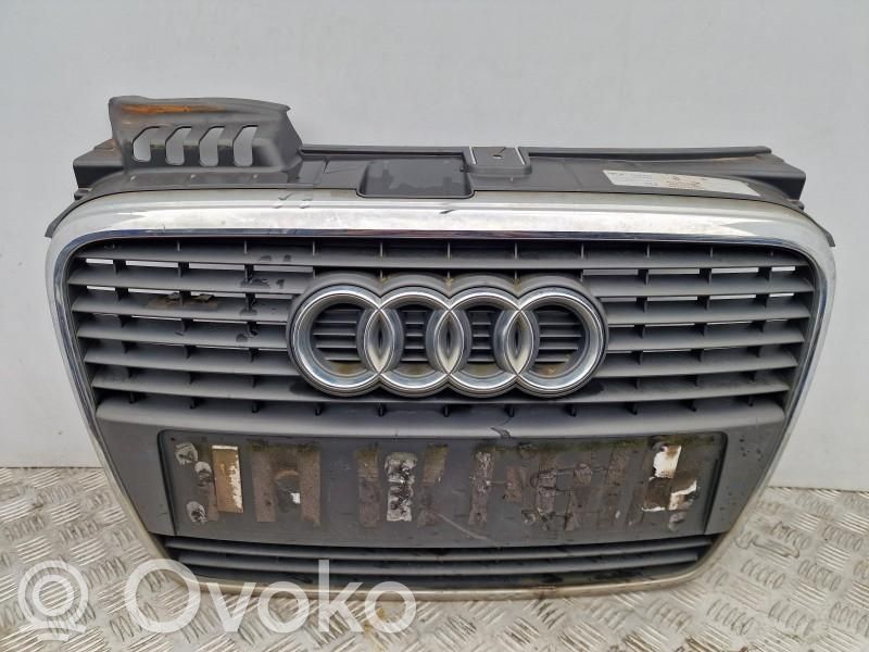 Audi A4 S4 B7 8E 8H Etupuskurin ylempi jäähdytinsäleikkö 