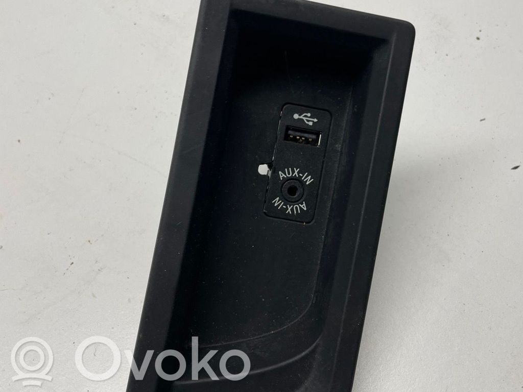 BMW 1 F20 F21 AUX in-socket connector 