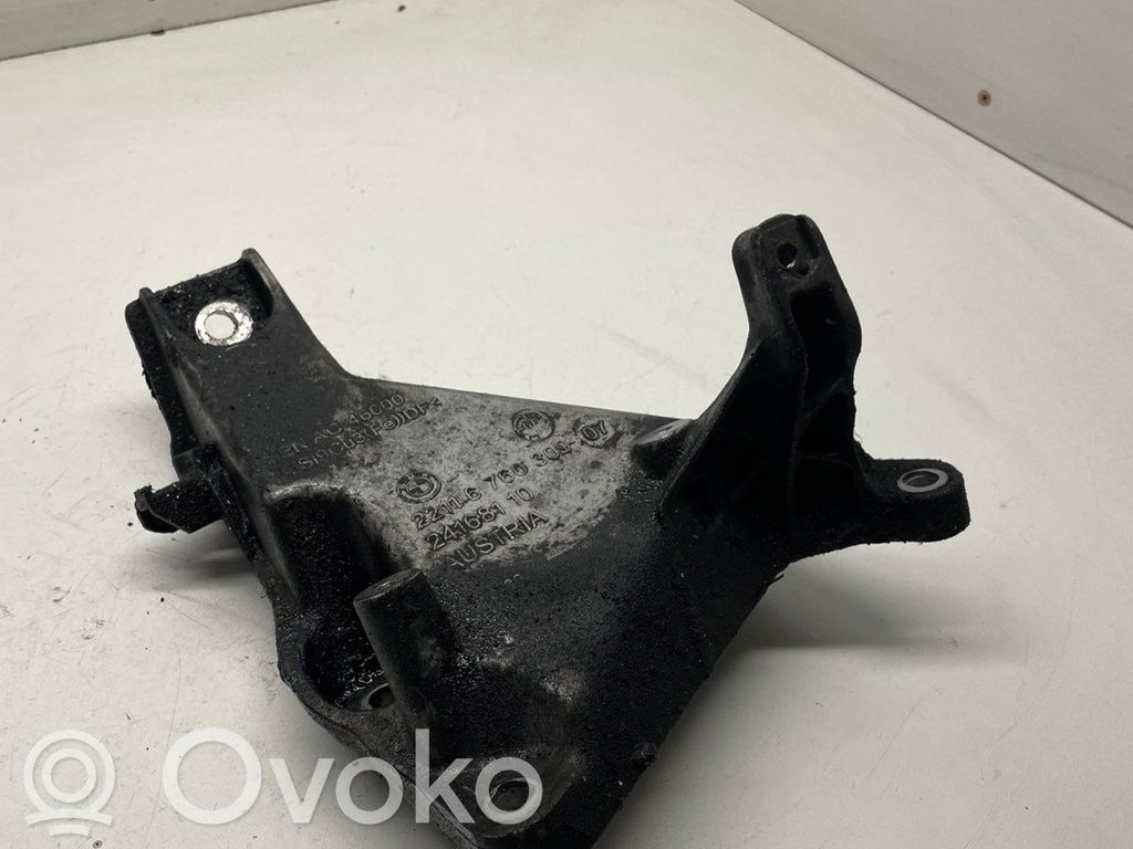 BMW 3 E90 E91 Engine mounting bracket 