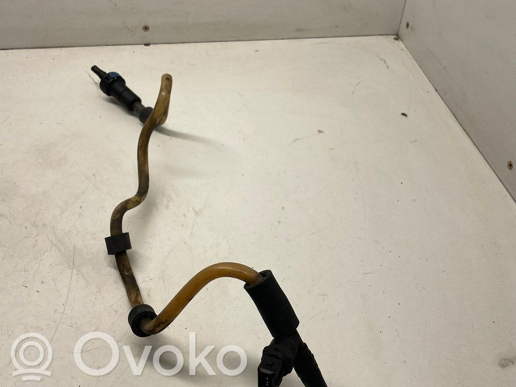 BMW 3 E90 E91 Degvielas caurulīte (-es) 