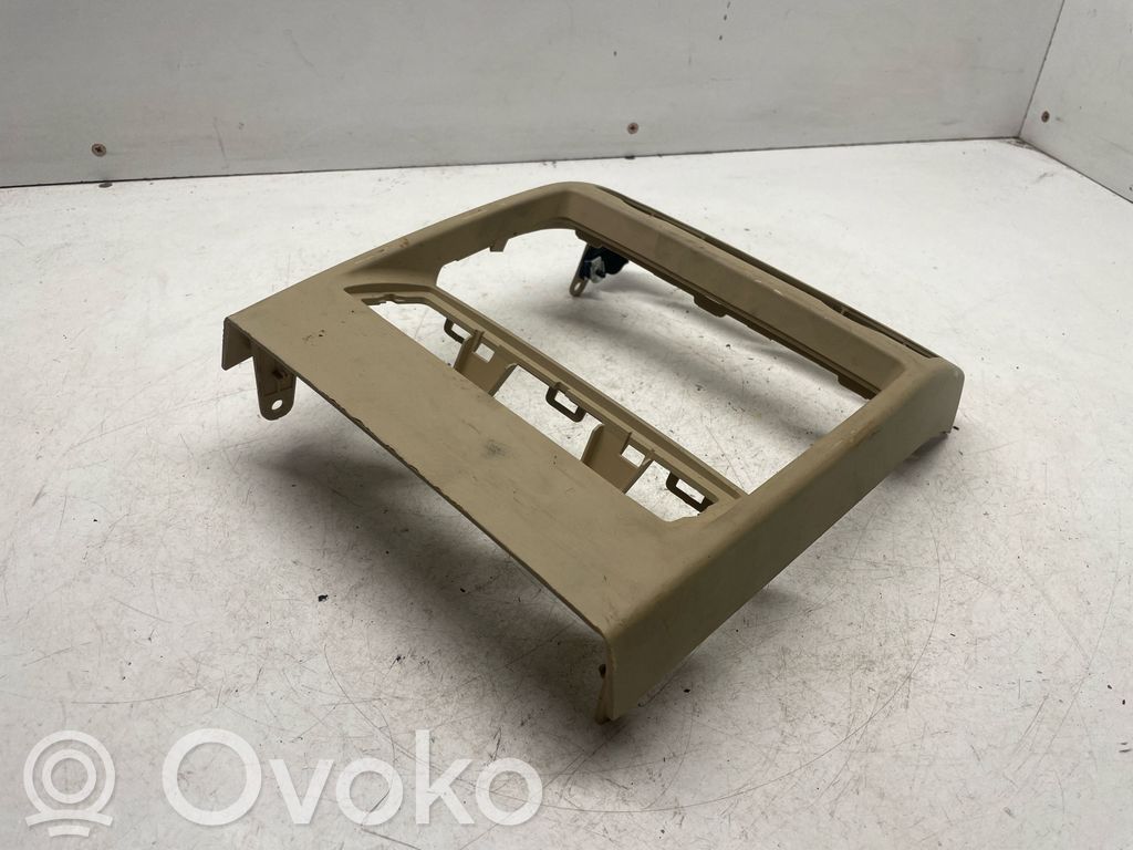 BMW X5 E70 Kita salono detalė 