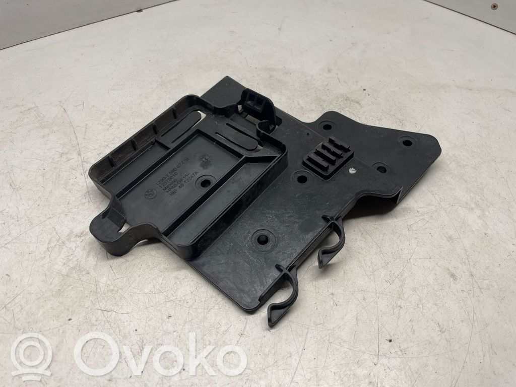 BMW X5 E70 Kita variklio skyriaus detalė 