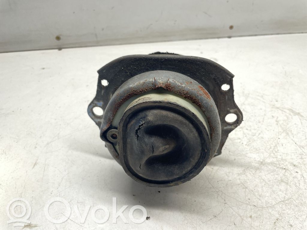 Engine mount bracket   16004212,35083,P678026003