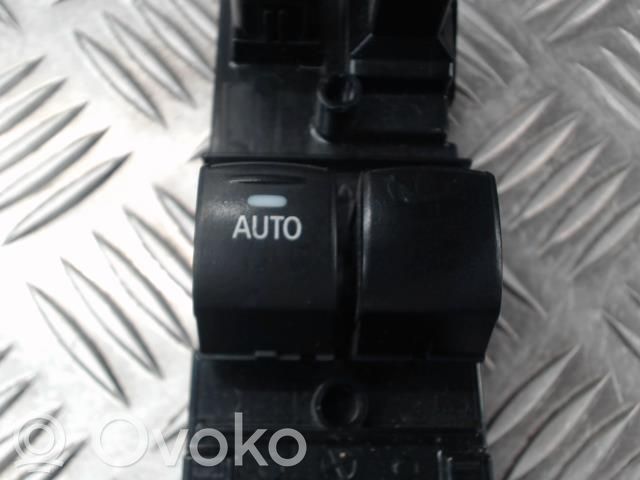 Mitsubishi Space Star Electric window control switch 