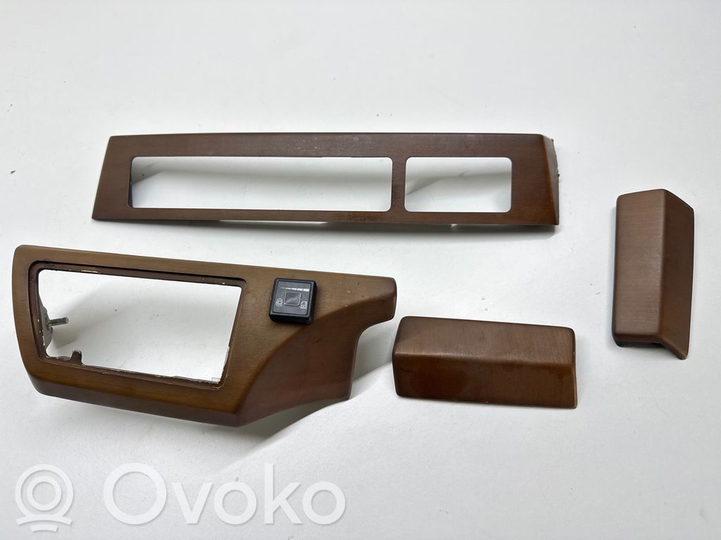 BMW 7 E65 E66 Kojelaudan hansikaslokeron lista 