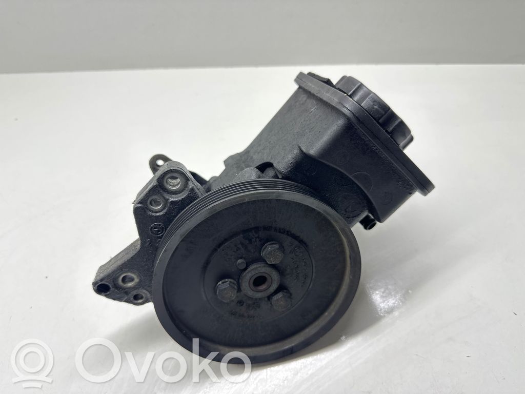 BMW 5 E39 Power steering pump 