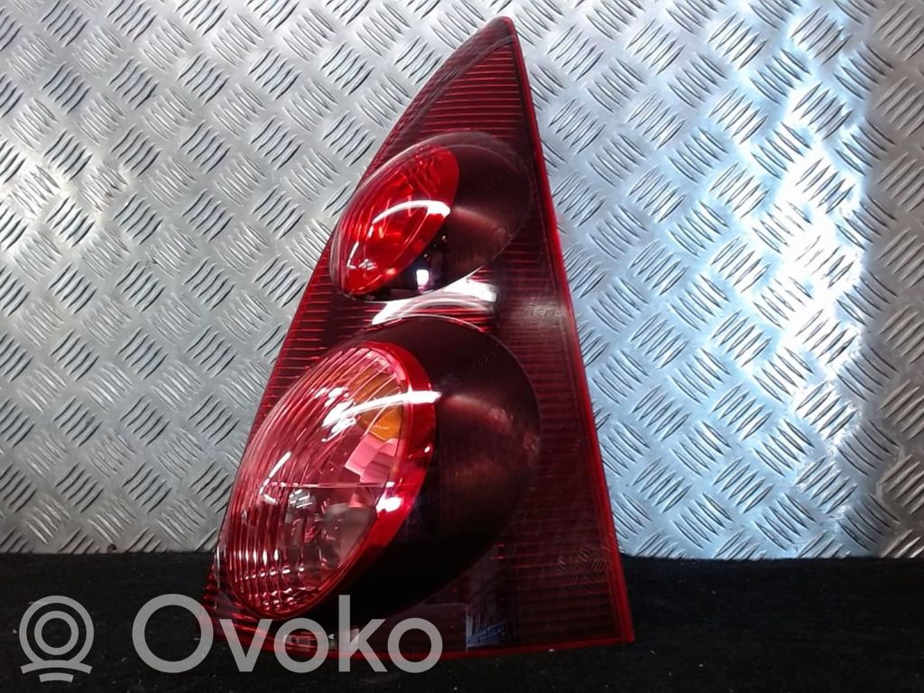 Peugeot 107 Galinis žibintas kėbule 