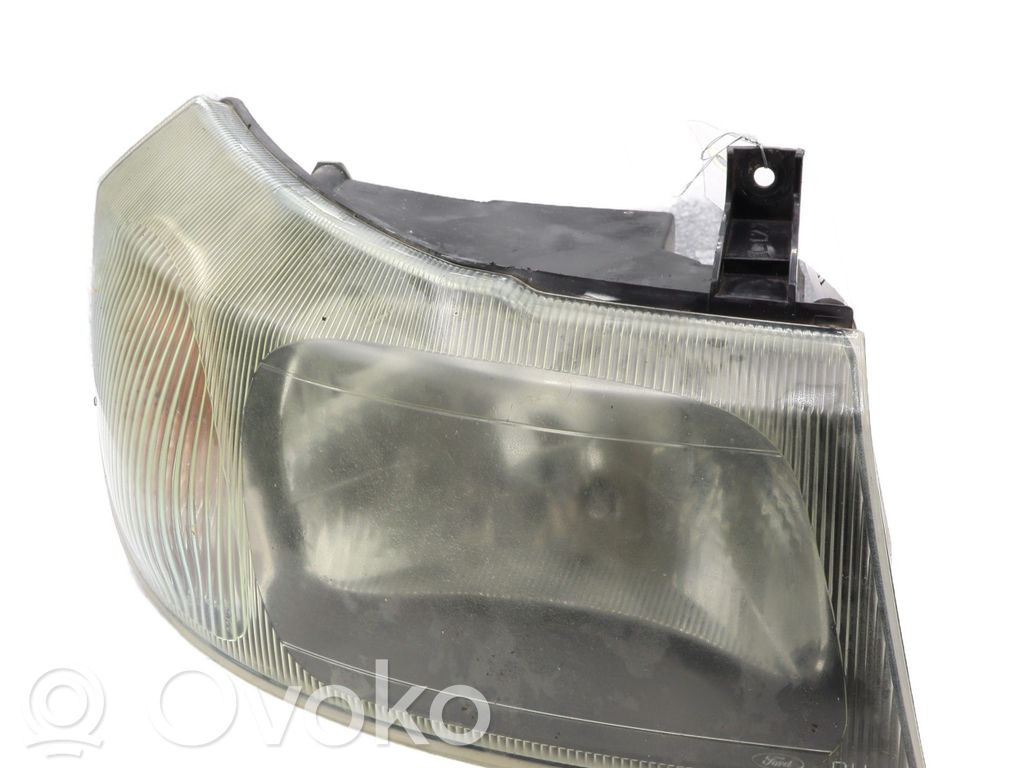 Headlight/headlamp   4696760