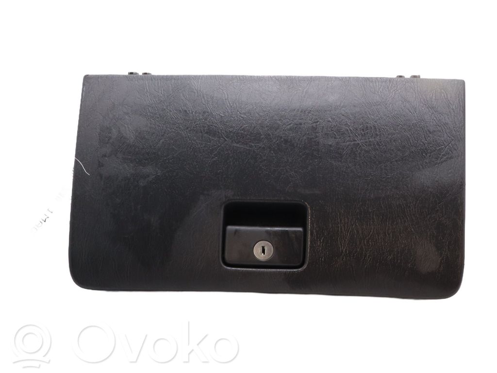 Toyota Corolla E120 E130 Daiktadėžės (bordačioko) komplektas 