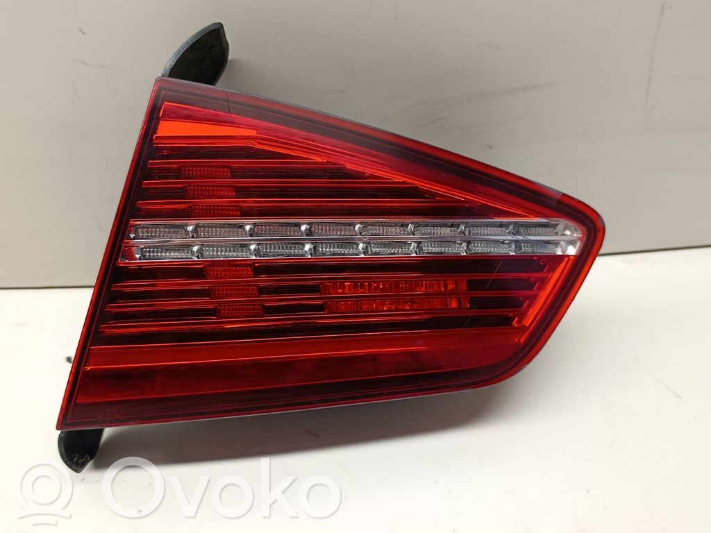 Volkswagen PASSAT B8 Lampy tylnej klapy bagażnika 