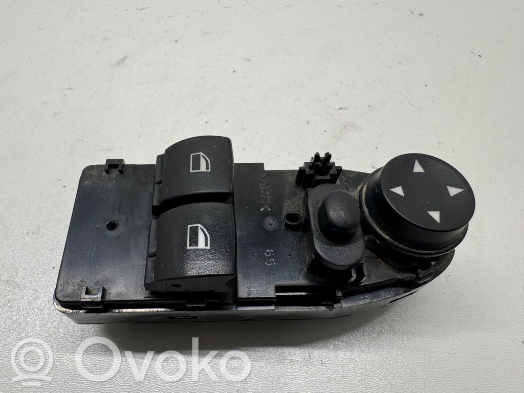 Electric window control switch   9217353,12W46K103