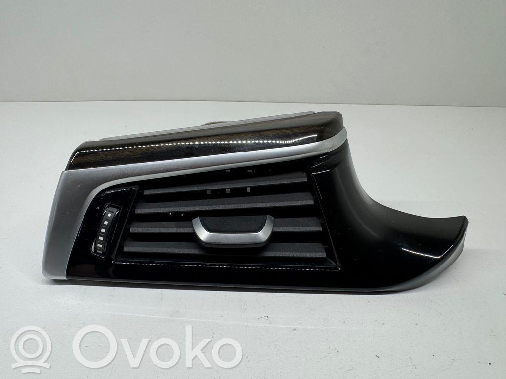 BMW 5 G30 G31 G38 Boczna kratka nawiewu deski rozdzielczej 