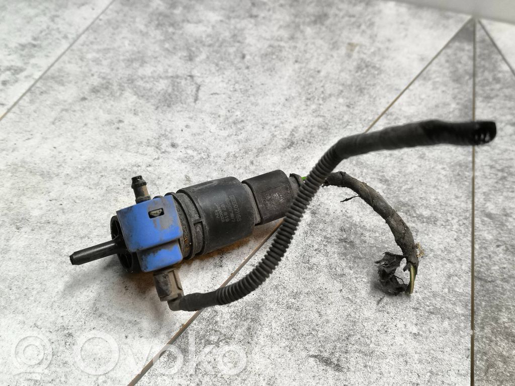 Volkswagen PASSAT B6 Pompa lavavetri parabrezza/vetro frontale 