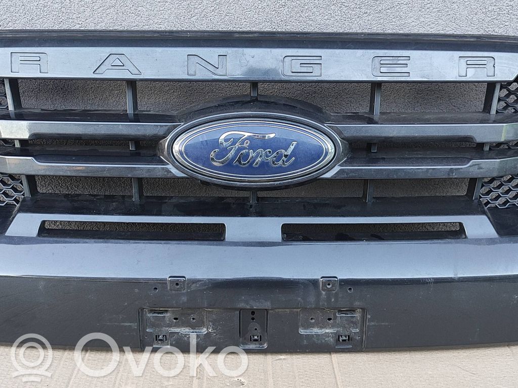 Ford Ranger Etupuskurin ylempi jäähdytinsäleikkö 