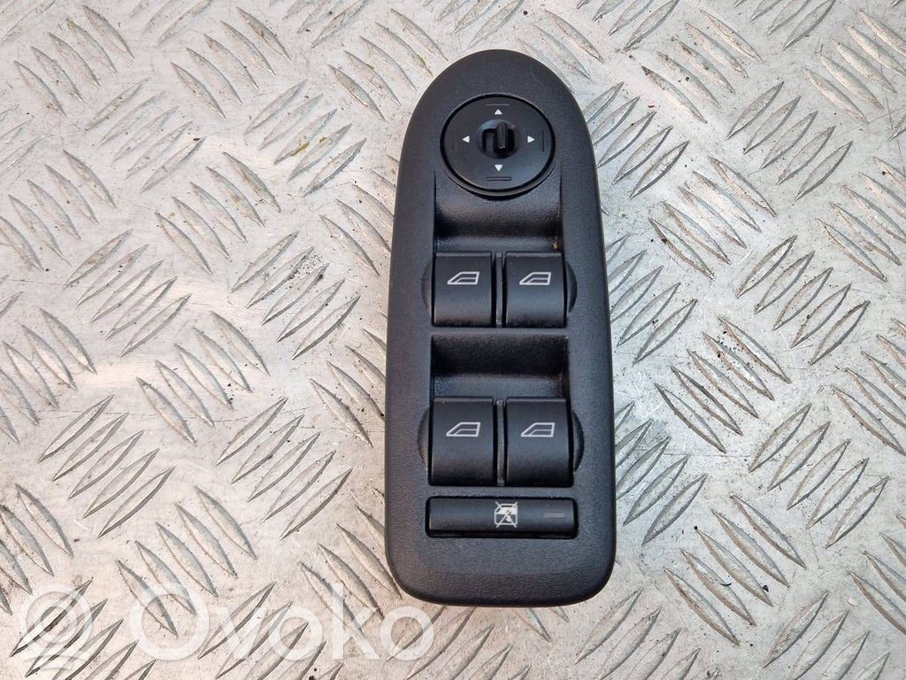 Ford C-MAX I Electric window control switch 