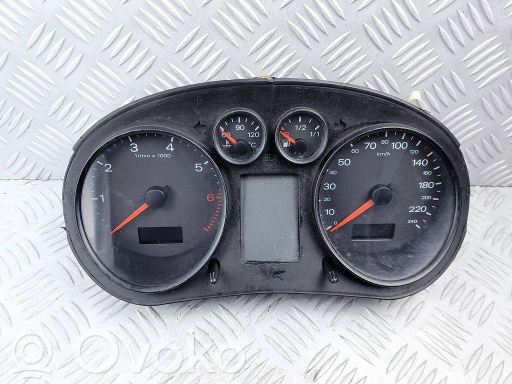 Audi A2 Speedometer (instrument cluster) 