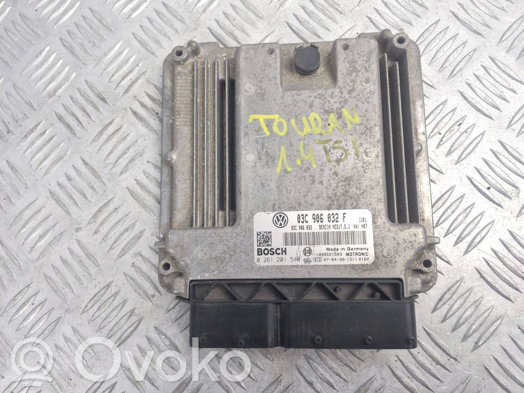 Volkswagen Touran I Engine control unit/module 