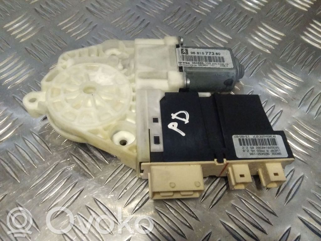 Citroen C4 I Etuoven ikkunan nostomoottori 