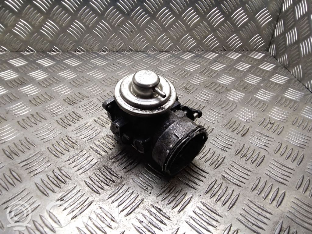 Audi A4 S4 B6 8E 8H EGR-venttiili 