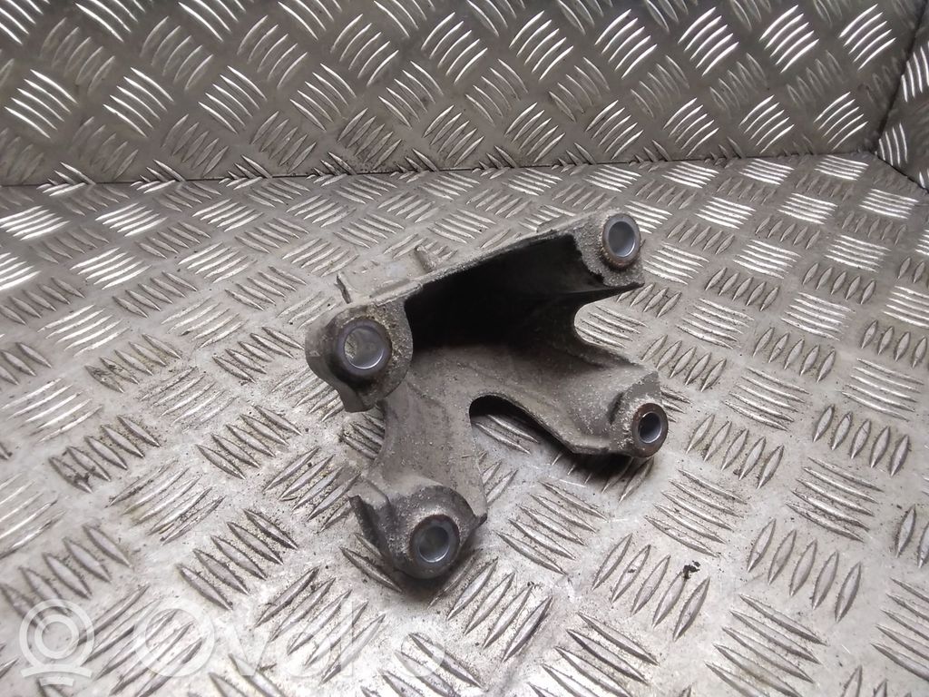 Audi A4 S4 B7 8E 8H Engine mounting bracket 