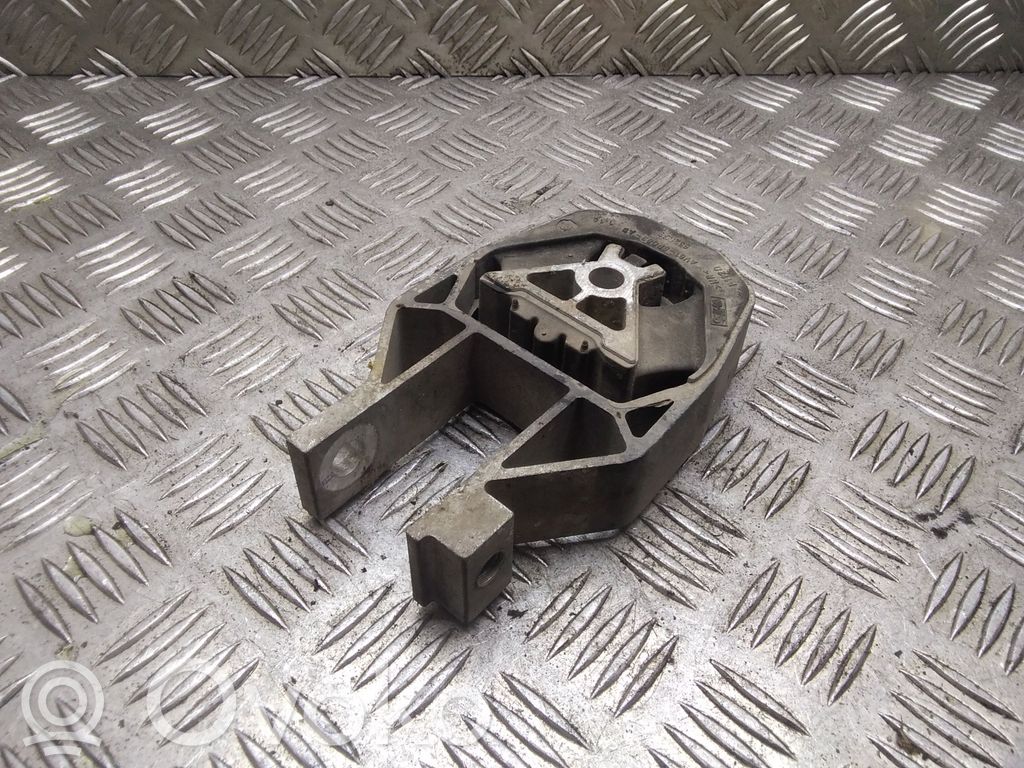 Volvo C30 Engine mount bracket 