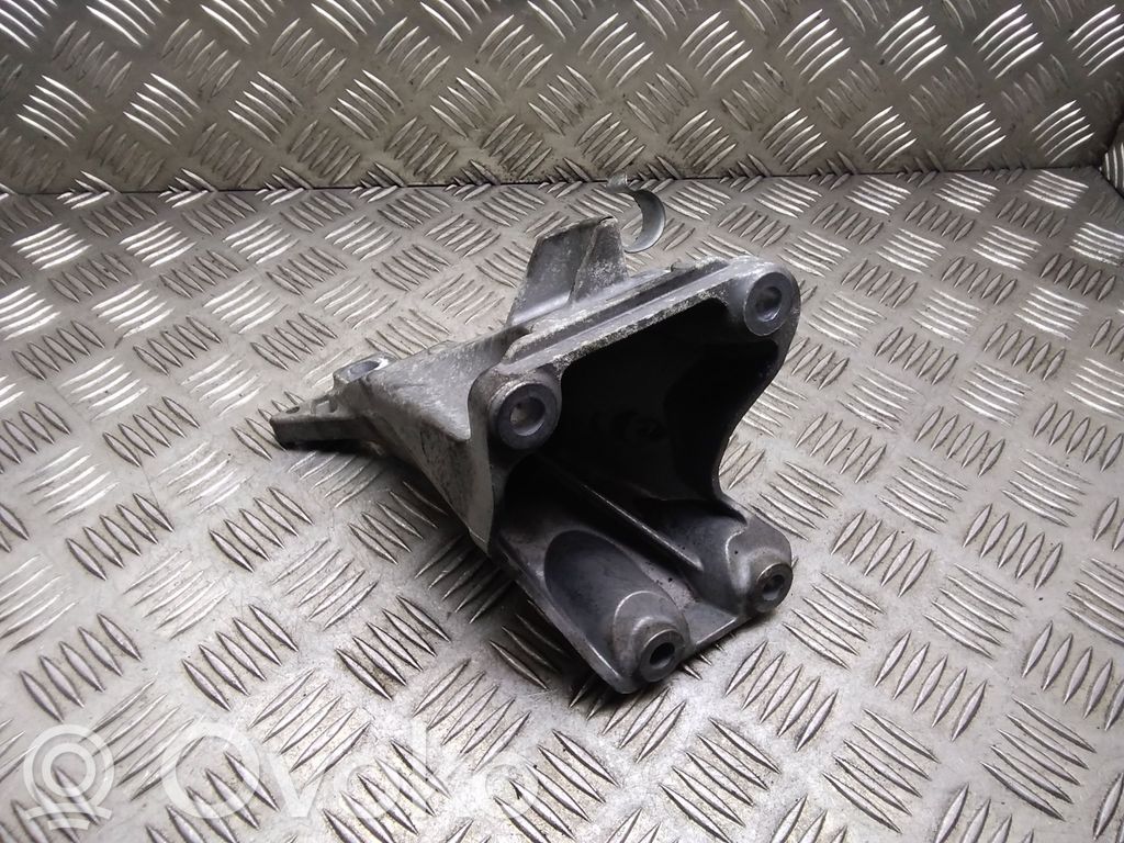 BMW 1 E81 E87 Engine mounting bracket 