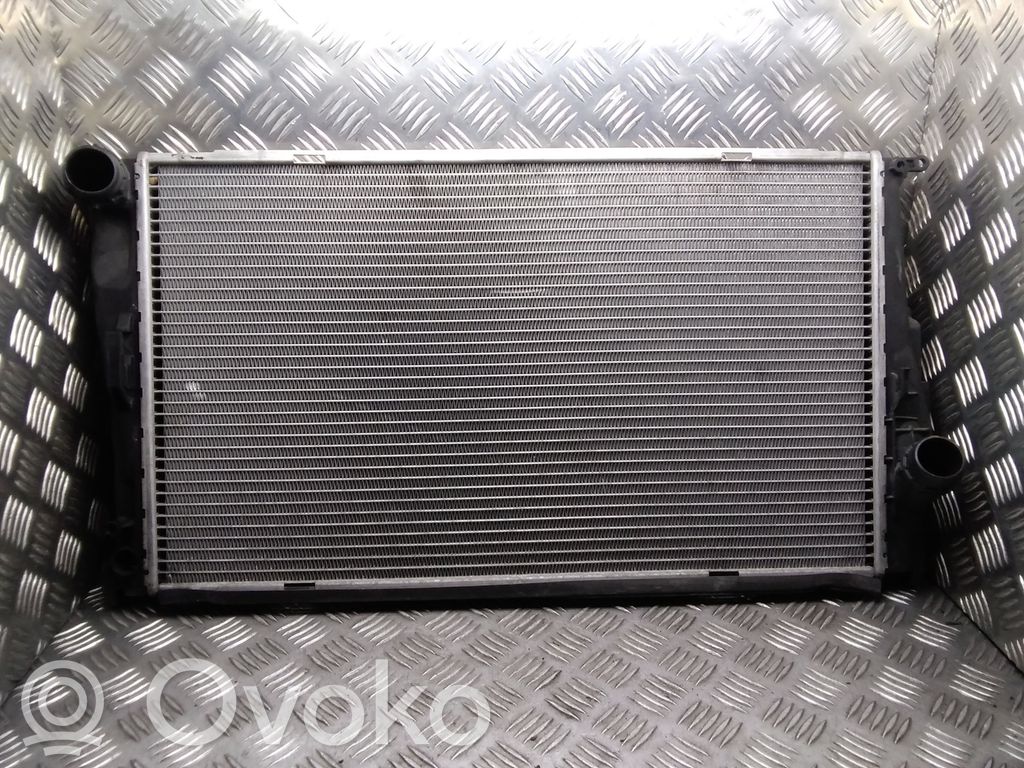 BMW 1 E81 E87 Dzesēšanas šķidruma radiators 