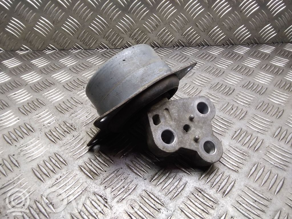 Engine mount bracket   V05729,V05609