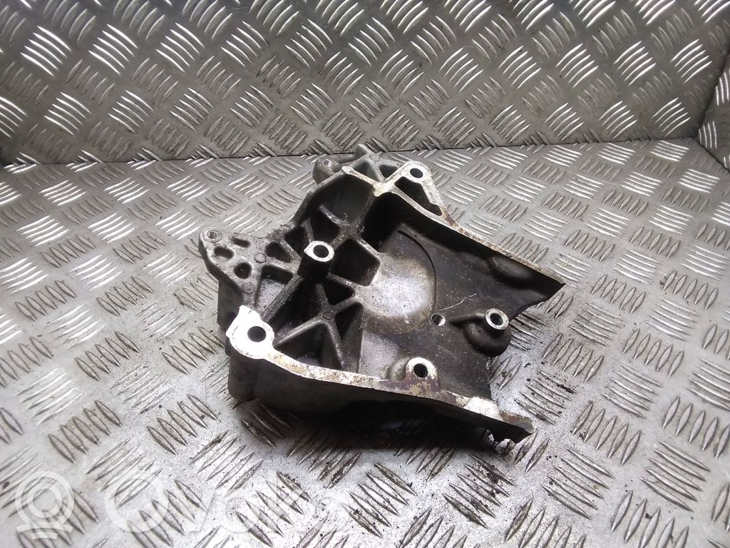 Engine mounting bracket   55210530