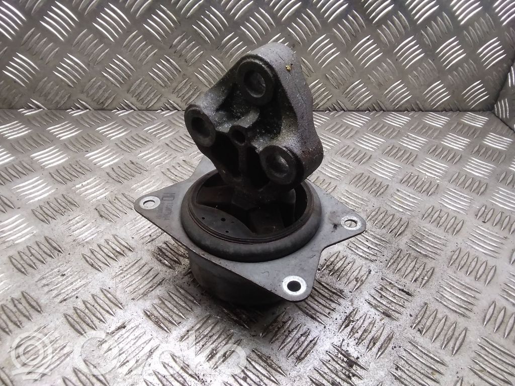 Opel Vectra C Engine mount bracket 